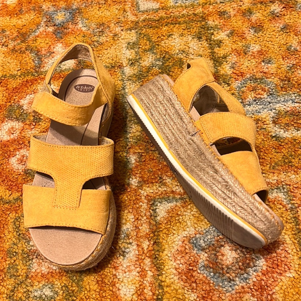 Dr. Scholl’s yellow wedges size 6